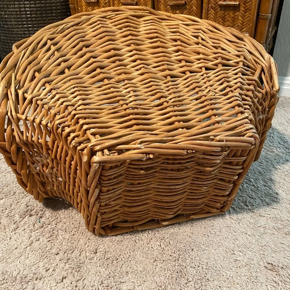 Vintage Wicker Arched Magazine Holder 18”W x 16”H x 10”D at widest points